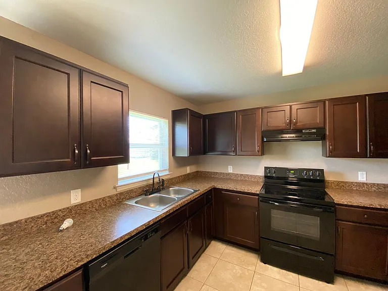 16618 SW 31st Cir — Photo 12