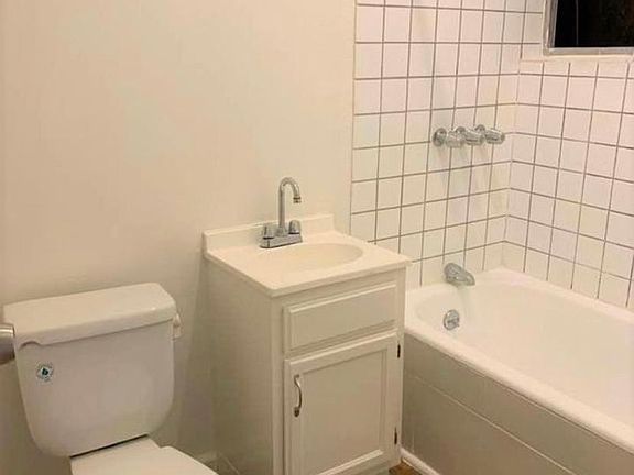 4th image of 800 S Normandie Ave #114