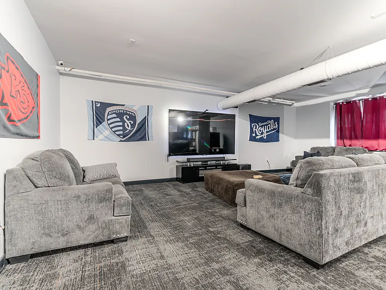 700 E 8th St #16-O — Photo 24
