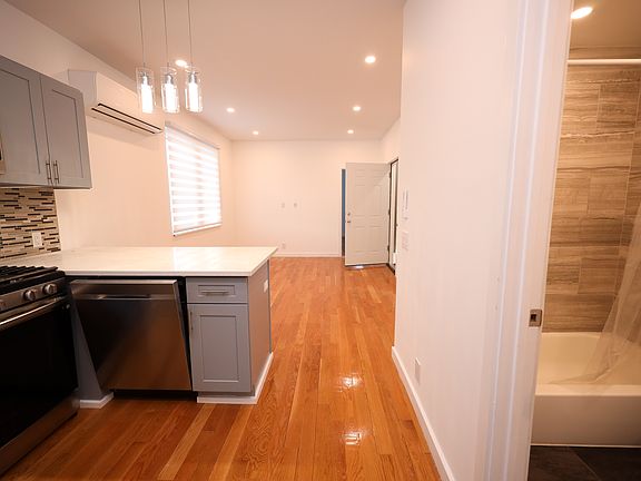 5th image of 177 Hope Ave #2