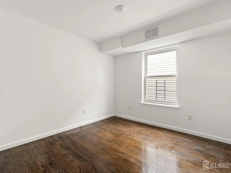 496 S 18th St #2 — Photo 11