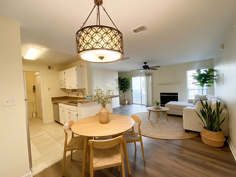 635 Granville Ct #635 — Photo 9