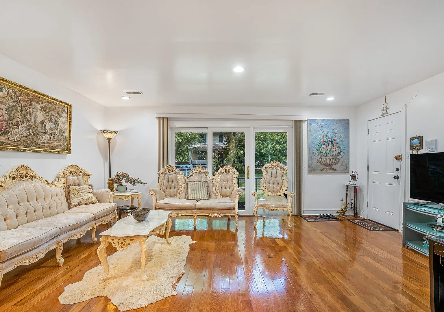 3 bed, 1.5 bath, $3,500 — Photo 2