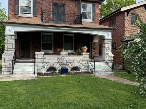 1120 Moorlands Dr, Saint Louis, MO 63117
