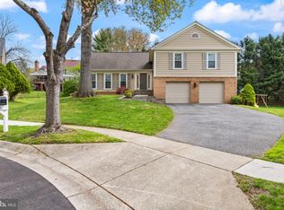 6 Chancelet Ct, Rockville, MD 20852