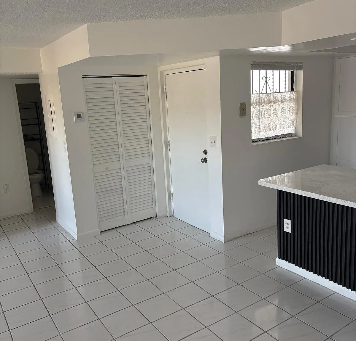 2 bed, 1012 sqft, $2,500 — Photo 3