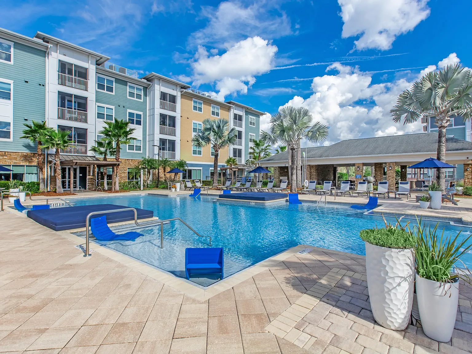 Sola South Lux Apartments — Photo 3