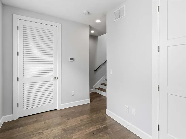 1332 W Gray St #5 — Photo 10
