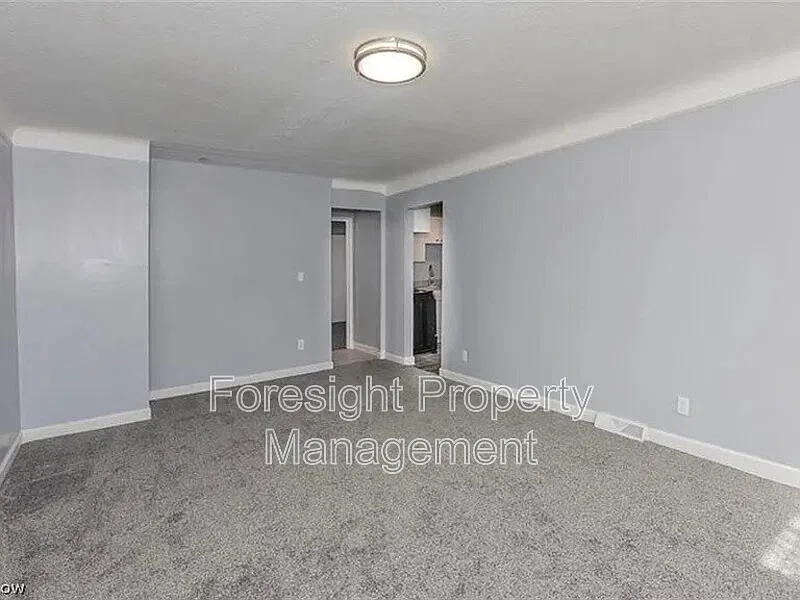 2 bed, 1.0 bath, $1,400 — Photo 2