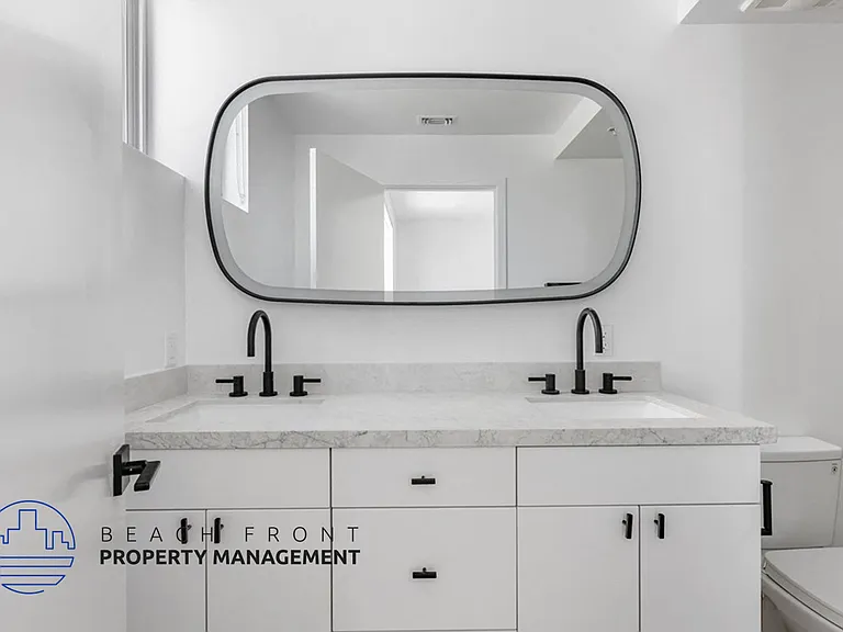 1011 N. Crescent Heights Blvd. — Photo 10