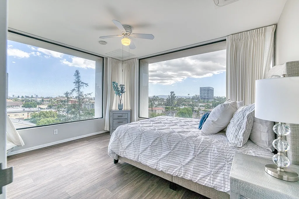 Bay Towers at Bixby Knolls - 55+ Active Adult Apartments — Photo 1