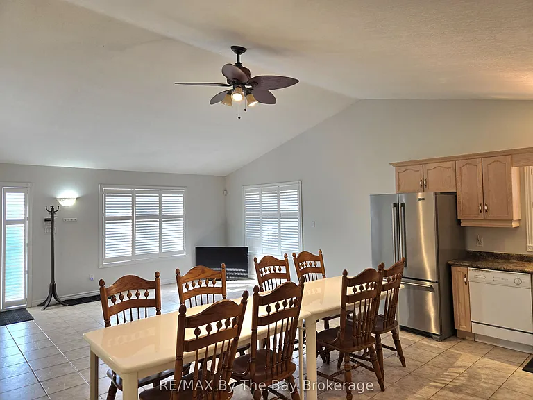 31 Forest Ave #A — Photo 9