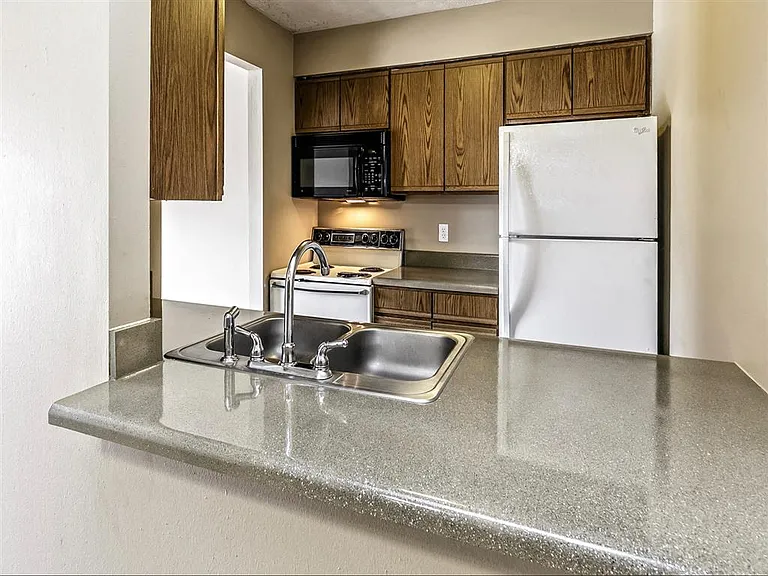 Fox Ridge Apartments — Photo 14