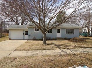 905 N Josephine Ave, Madison, SD 57042