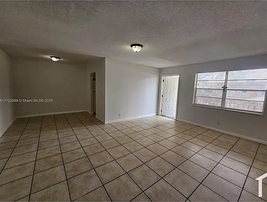 2 bed, 880 sqft, $1,600 — Photo 3