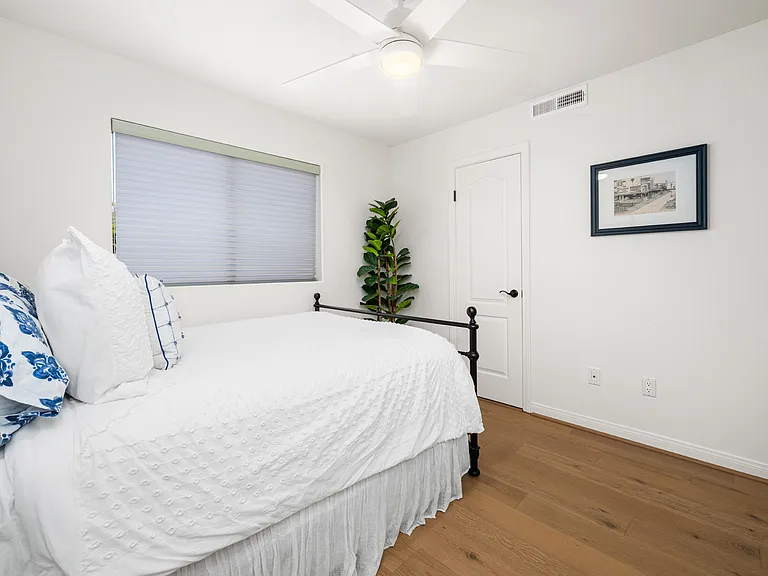 117 Marine Ave #A — Photo 10