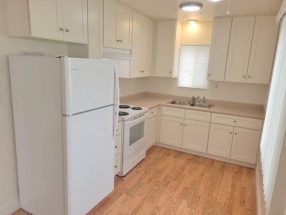 4th image of 2117 E 4th St APT 11