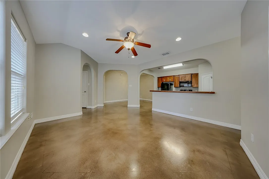 3 bed, 2.0 bath, 1380 sqft, $1,795 — Photo 3
