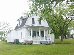 914 Elm St, Manawa, WI 54949