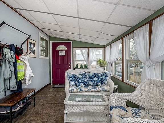 2nd image of 5 Timber Ln