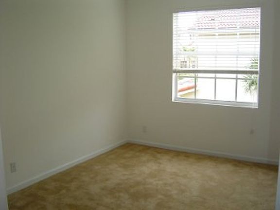 4th image of 4809 N Wickham Cir Unit B