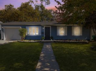 621 Montrose Dr, Romeoville, IL 60446