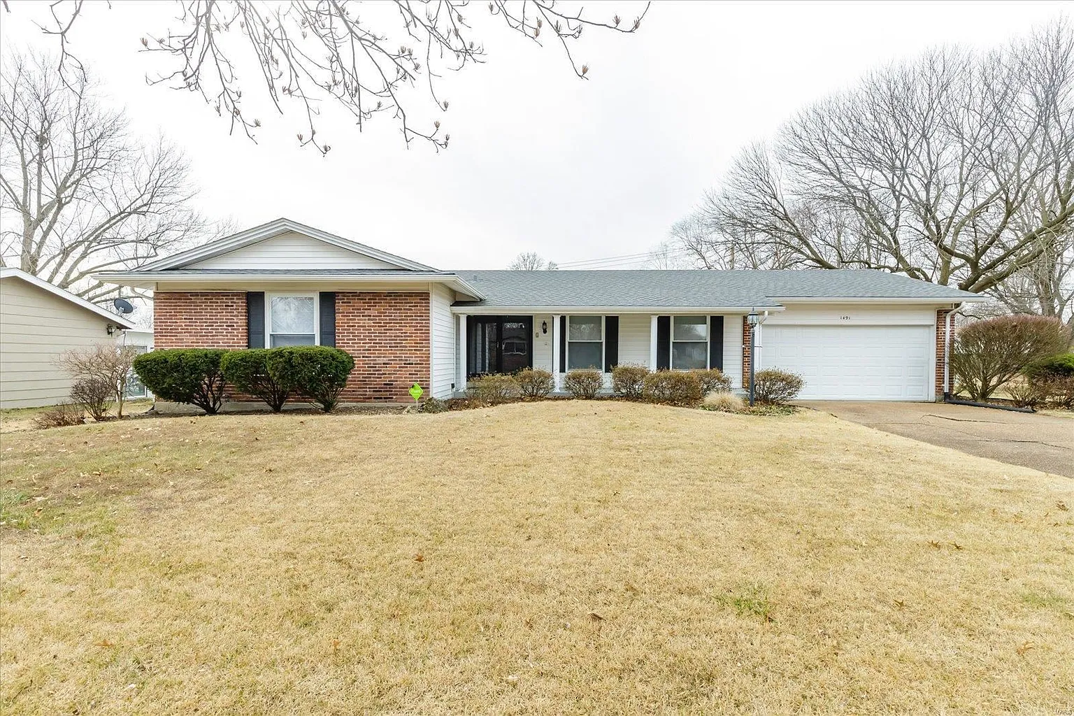 1491 Sherwood Forest Dr photo 1