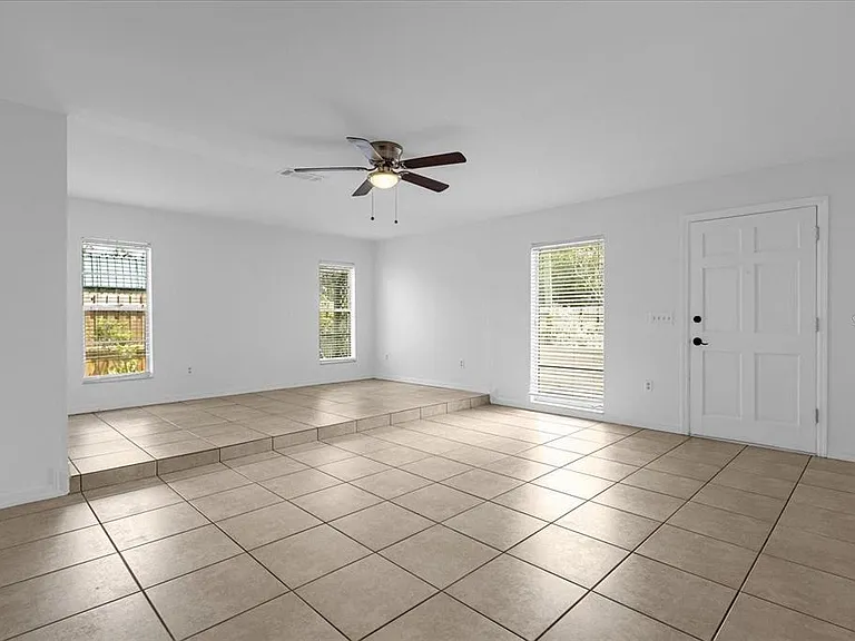 5214 Kempston Dr — Photo 9