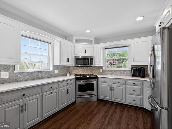 5th image of 436 Elm Ave