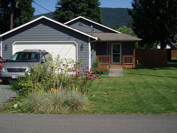 Beautiful curb appeal!