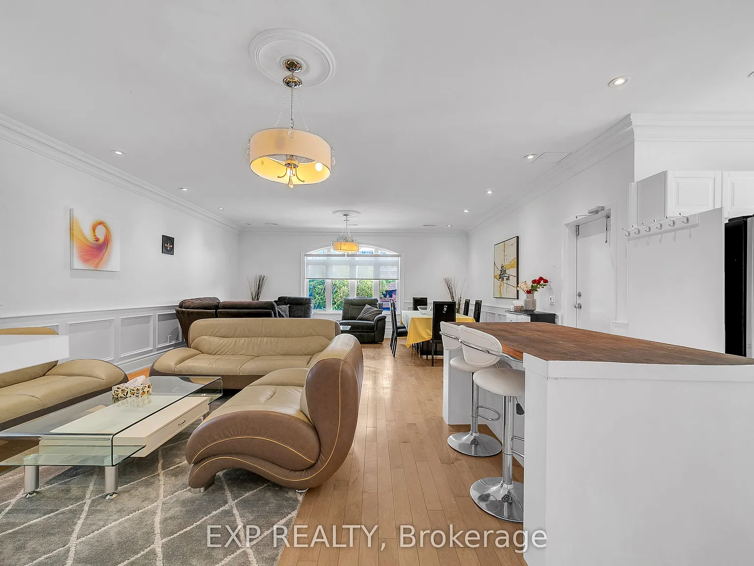 3 bed, $4,000 — Photo 2