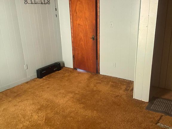 2nd image of 450 Bowen Ln