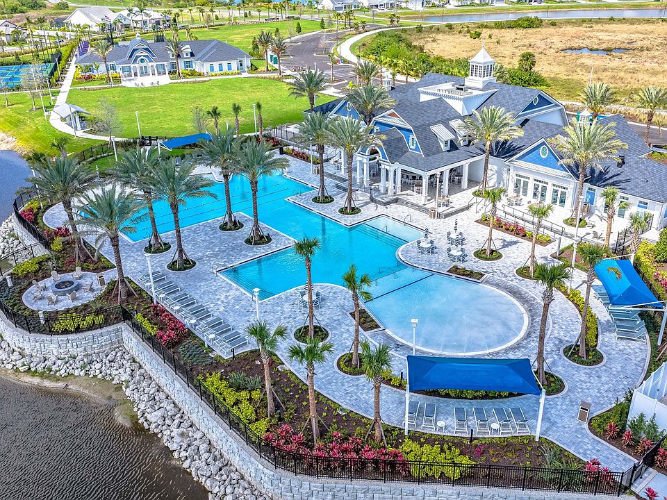 Pool and Clubhouse