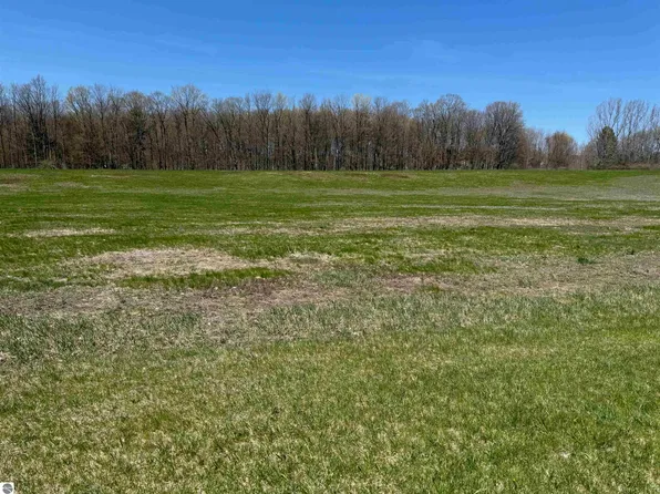 1 S Ruby Ln, Lake Leelanau, MI 49653