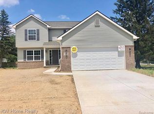 7040 Wade St, Waterford, MI 48327