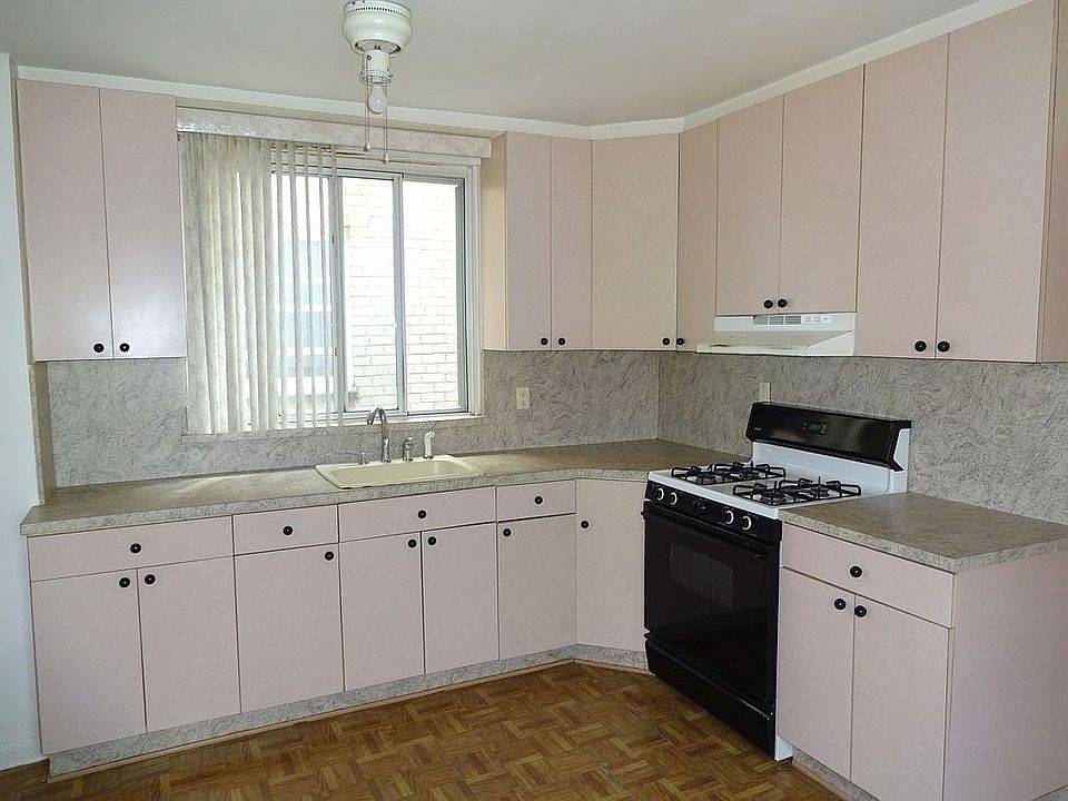2nd image of 233 Avenue