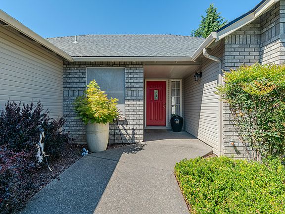 2nd image of 1829 Garden Dr