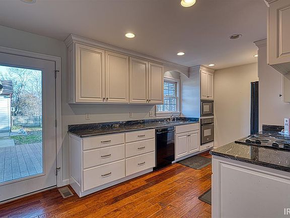 4th image of 2923 W Mill Rd