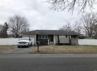 28 Henry Ave, Selden, NY 11784