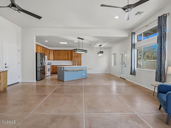 4th image of 630 N Caribe Ave