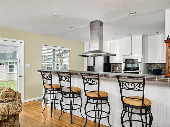 3rd image of 627 Shasta Court