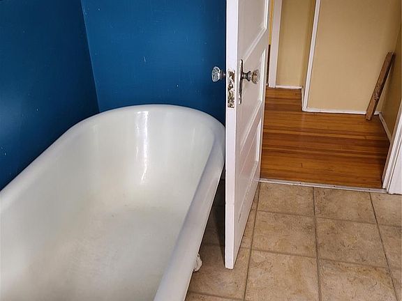 4th image of 1440 Steele St Unit 2