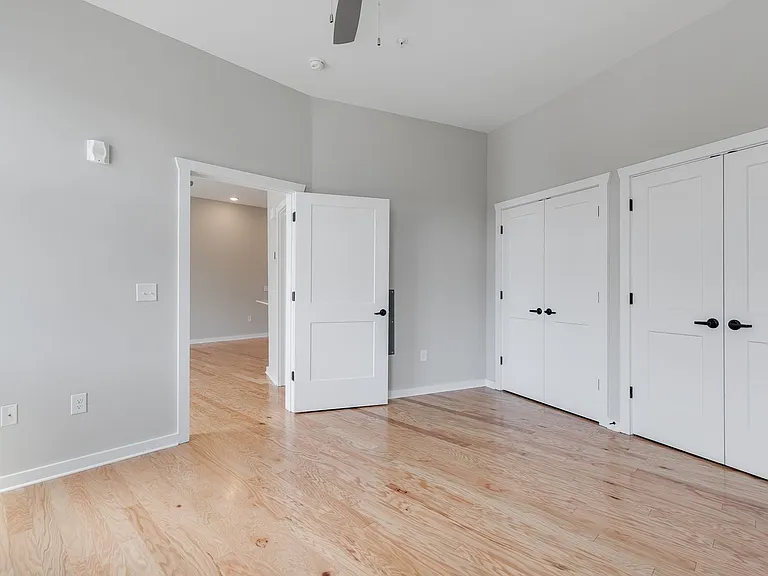 2416 Jefferson Ave — Photo 8