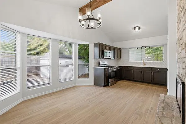 3 bed, 2.0 bath, 1517 sqft, $1,995 — Photo 4