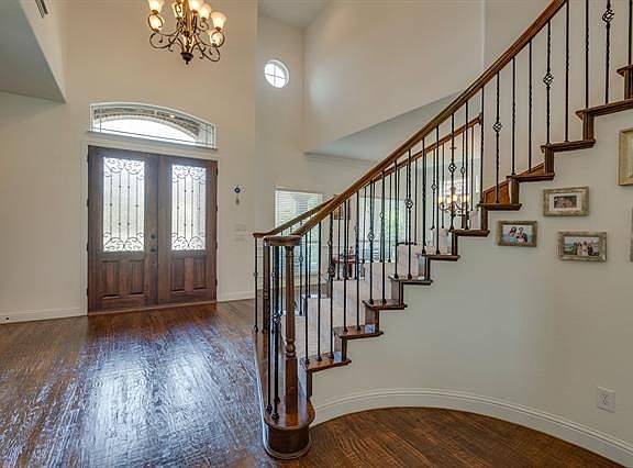 4th image of 1045 Saint Francis Ln