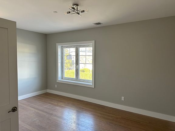 3rd image of 400 Oak St #3A