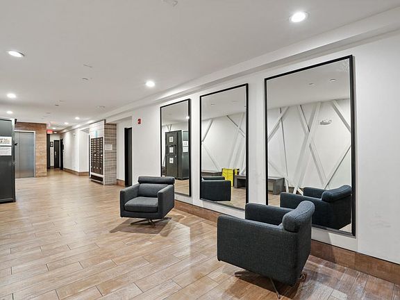 5th image of 807 N Hudson Ave #205