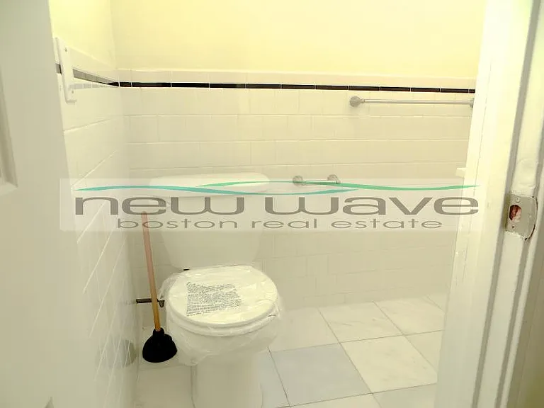 227 Newbury St #2 — Photo 15