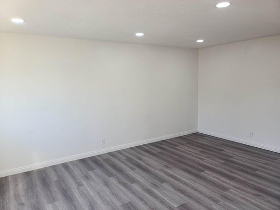 2nd image of 1438 Vineland Ave APT F