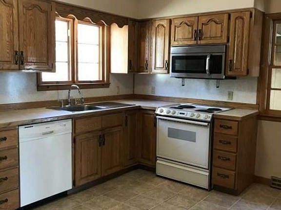 3rd image of 3514 Hiawatha Dr